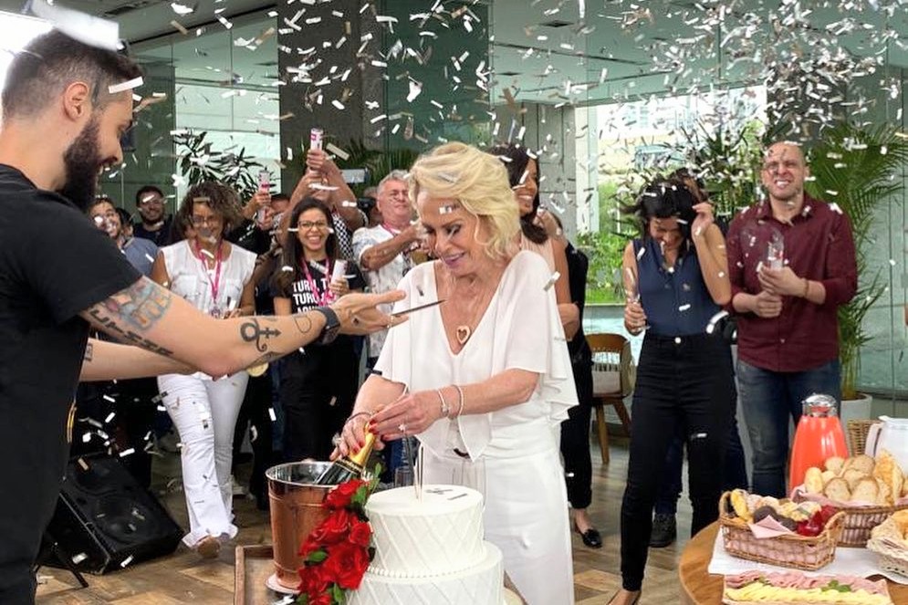 Ana Maria Braga comemorando 20 anos de Mais Você (Foto: reprodução/Instagram)