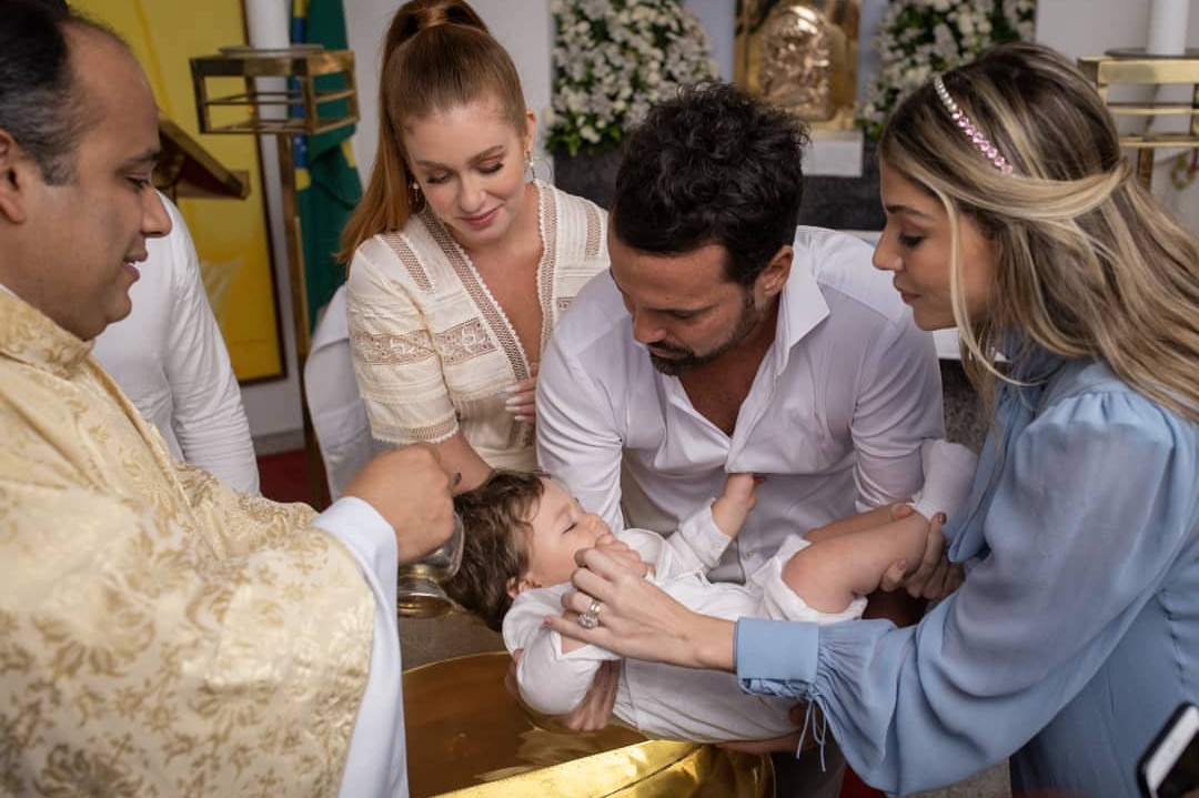 Marina Ruy Barbosa batiza Eduardo, filho de Luma Costa (Foto: reprodução/Instagram)