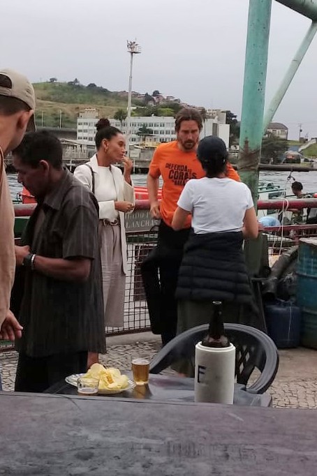 Tais Araújo e Vladimir Brichta gravam em Niterói (Foto: Só Famosos)