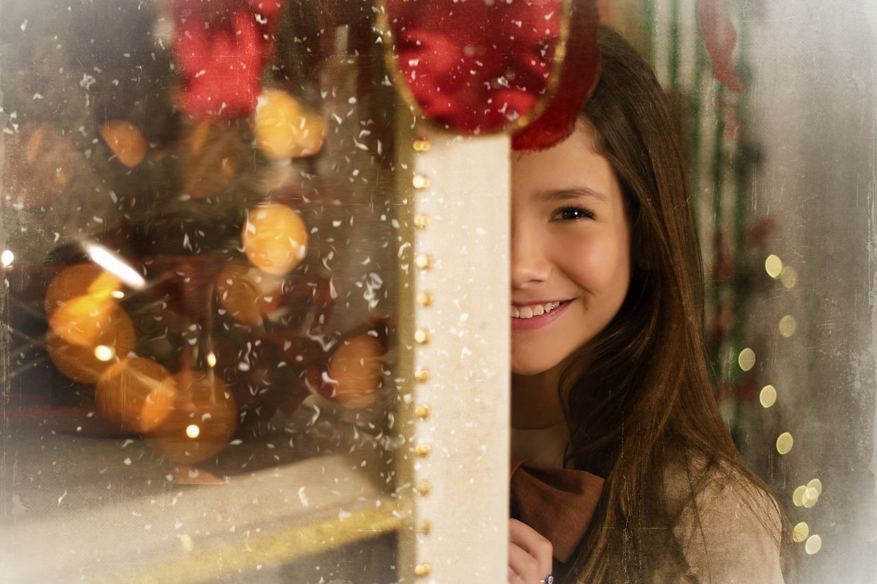 Clara Galinari em clima de Natal (Foto: Mi Garcia/Divulgação)