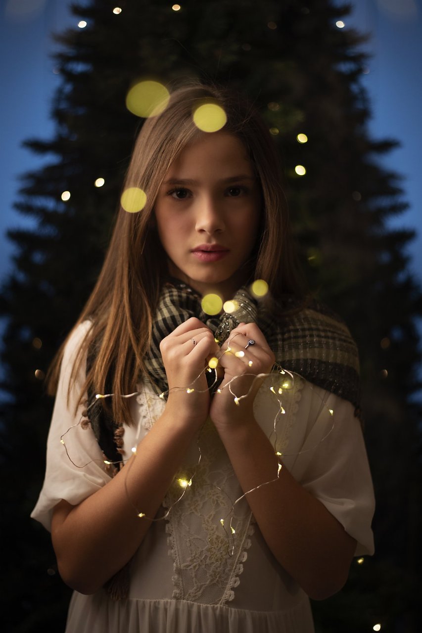 Clara Galinari em clima de Natal (Foto: Mi Garcia/Divulgação)