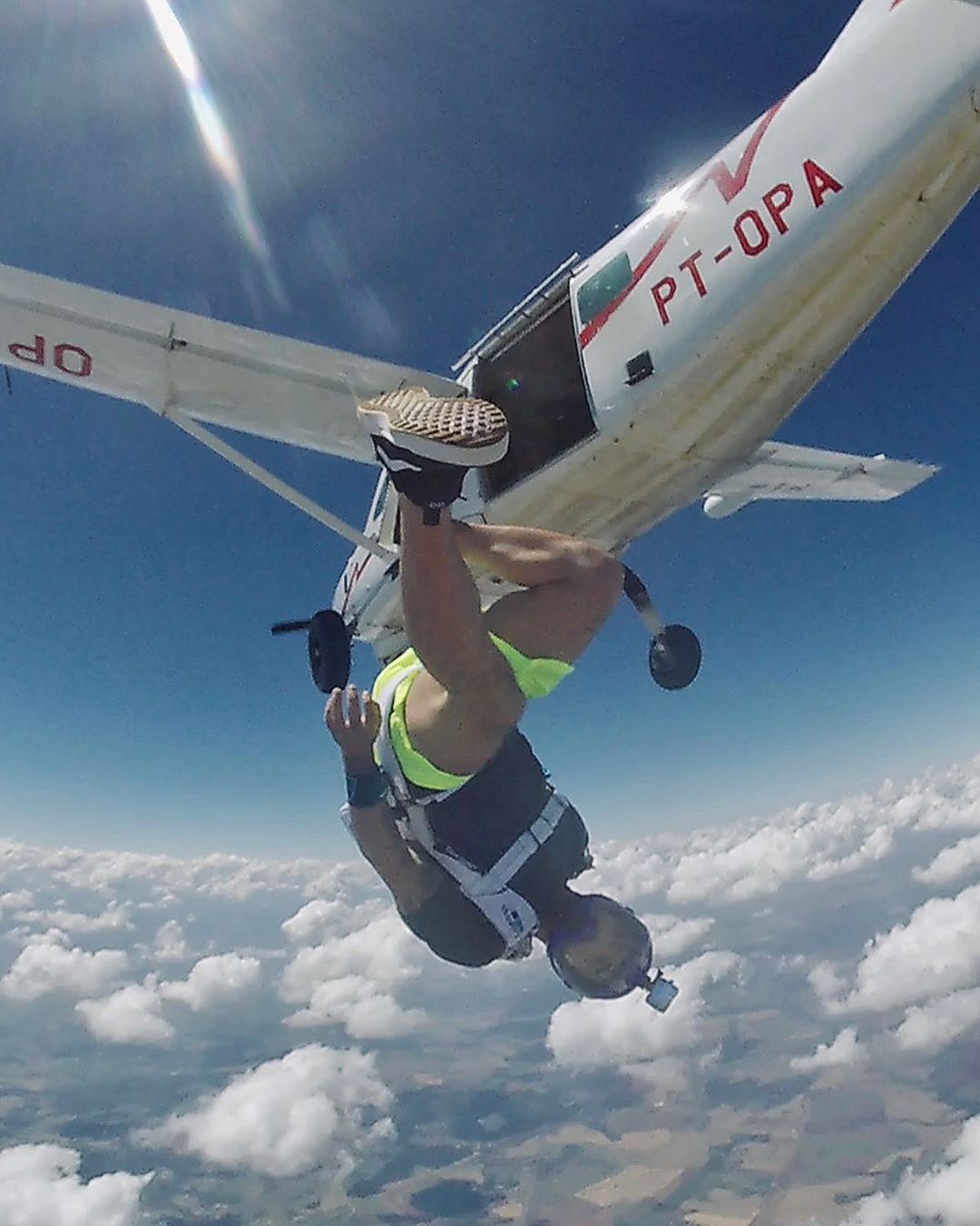 Caio Castro salta de paraquedas (Foto: reprodução /Instagram)