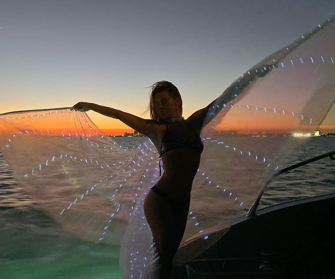 Carolina Dieckmann em passeio de barco em Miami (Foto: reprodução/Instagram)