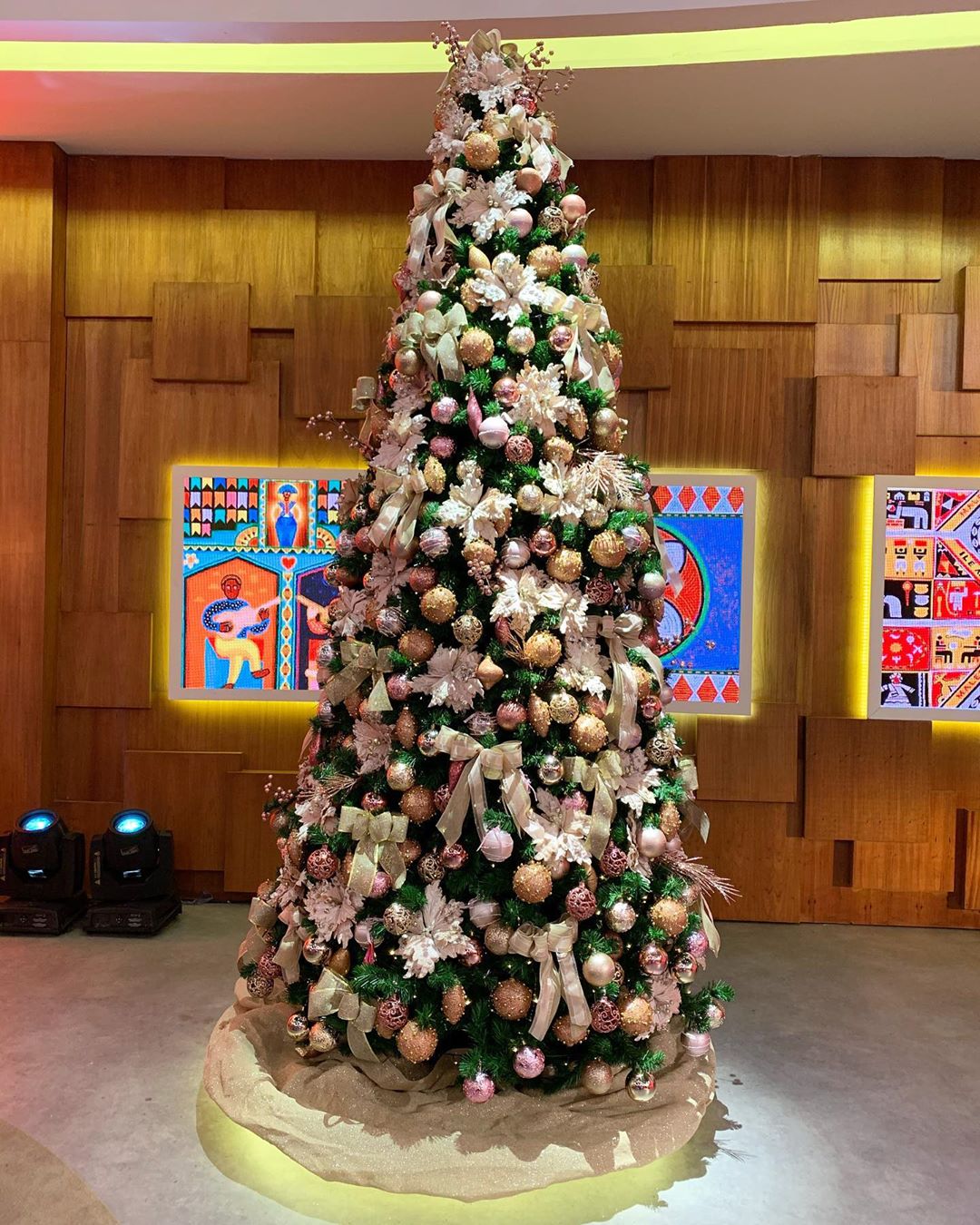 Árvore de Natal do programa Encontro (Foto: reprodução/Instagram)