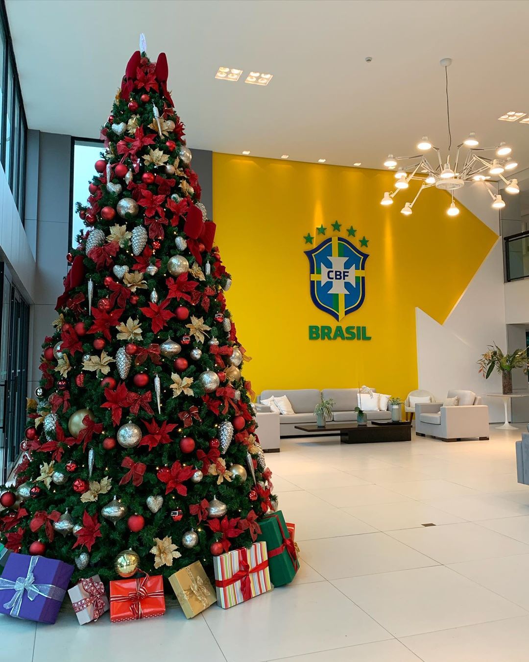 Árvore de Natal da Granja Comari (Foto: reprodução/Instagram)