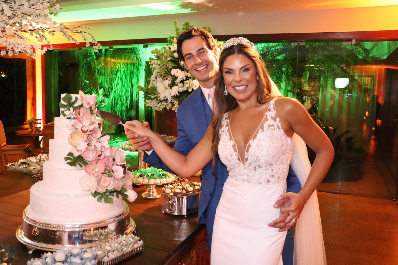 Os noivos Elaine Azevedo e Wanderley Severo (Foto: Rogério Fidalgo/AgNews)