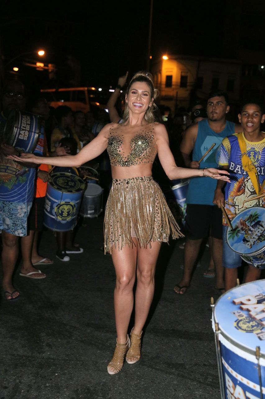 Lívia Andrade no ensaio de rua da Tuiuti (Foto: Anderson Borde/AgNews)