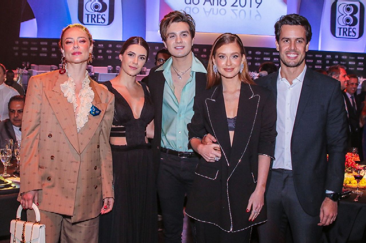 Paolla Oliveira, Jade, Luan Santana, Marina Ruy Barbosa e marido  (Foto: Thiago Duran/AgNews)