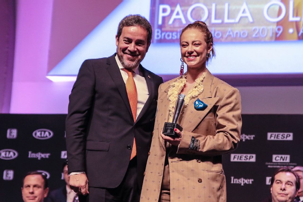 Paolla Oliveira recebendo prêmio (Foto: Thiago Duran/AgNews)