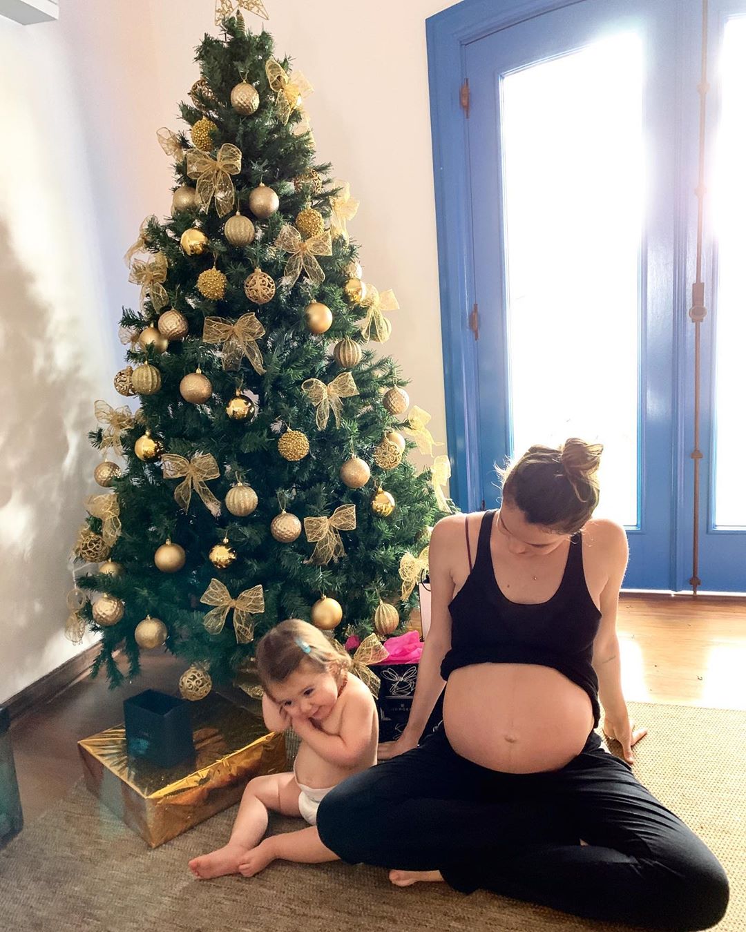 Laura Neiva e sua Árvore de Natal (Foto: reprodução/Instagram)