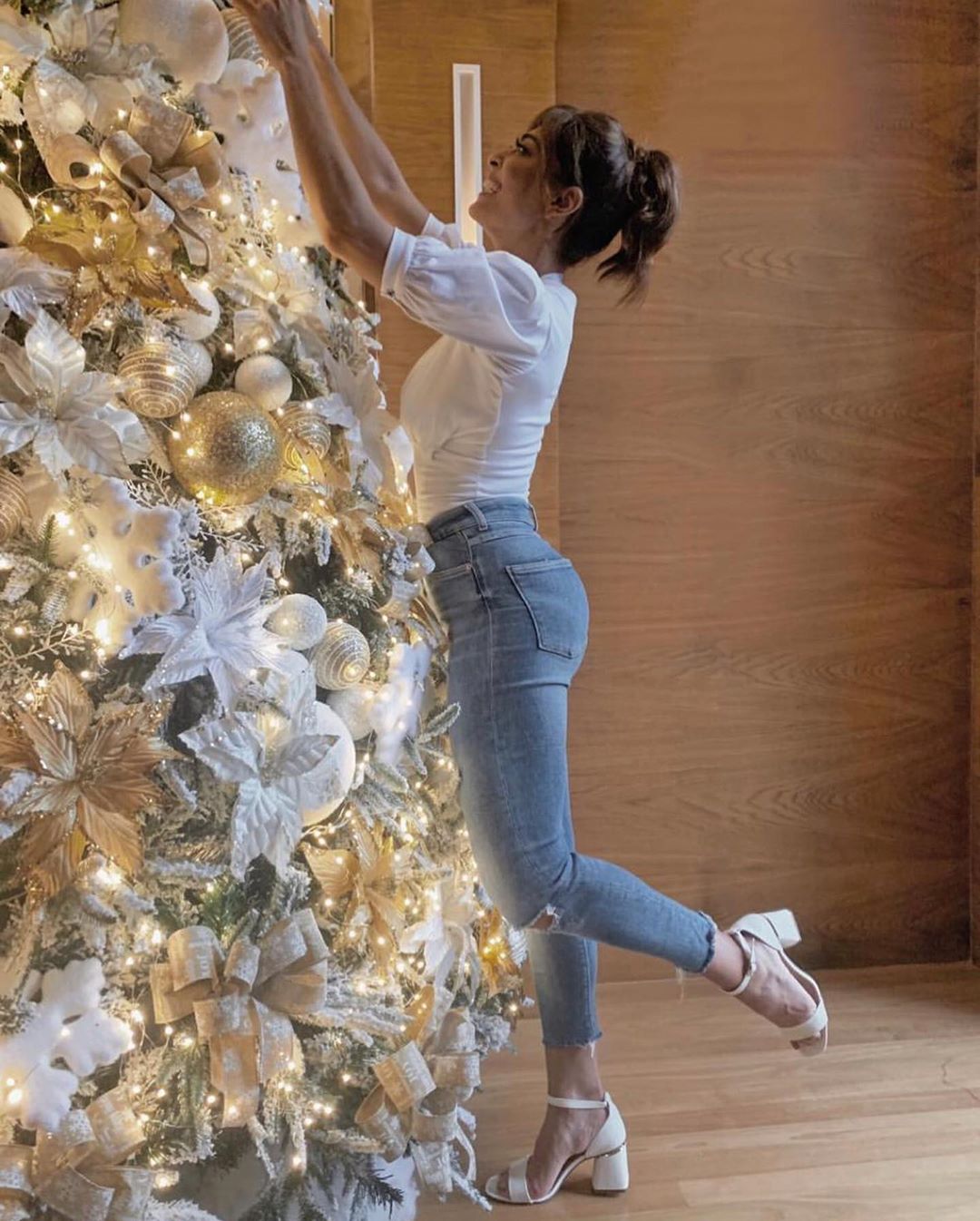 Juliana Paes e sua Árvore de Natal (Foto: reprodução/Instagram)