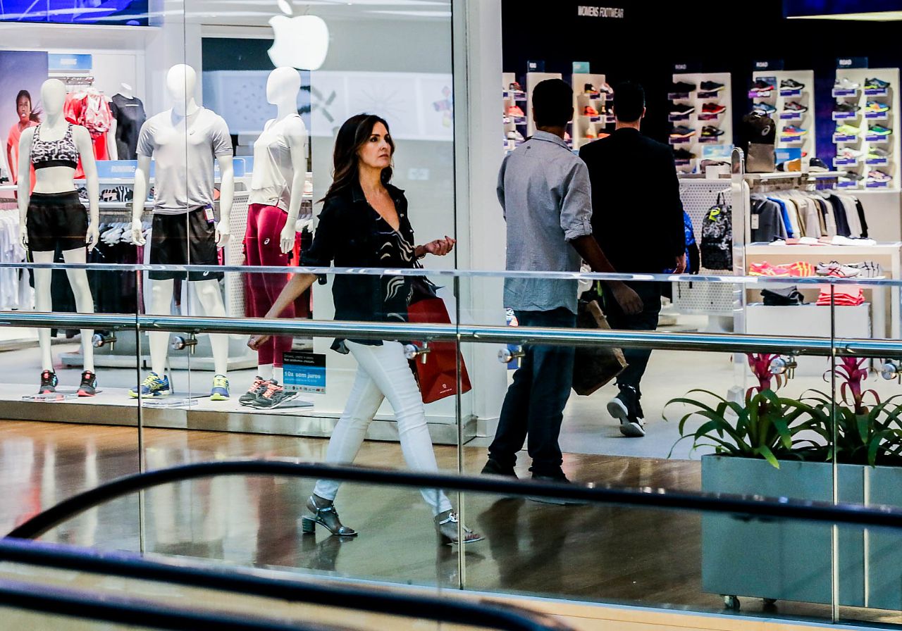 Fátima Bernardes faz compras no Rio (Foto: Edson Aipim/AgNews)