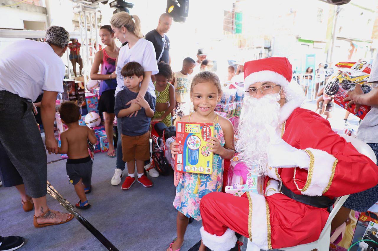 Dj Gabriel do Borel de Papai Noel (Foto: Daniel Pinheiro/Divulgação)