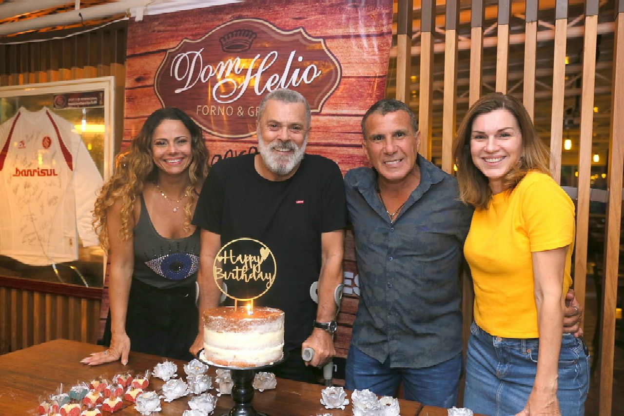 Viviane Araújo, Raymundo de Souza, Eri Johnson e Adriana Garambone (Foto: Anderson Borde/AgNews)