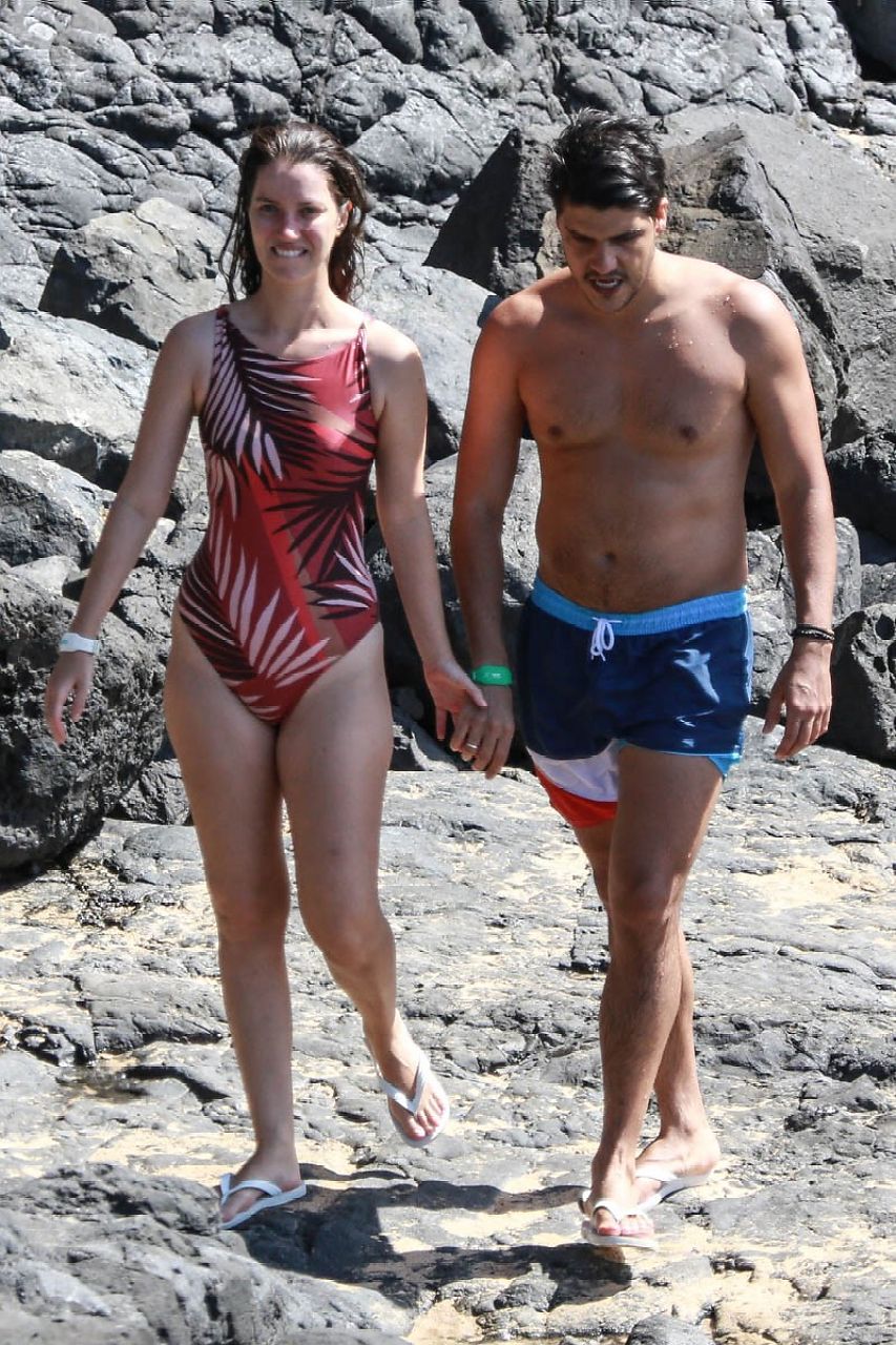 Nathalia Dill e o namorado Pedro Curvello em Fernando de Noronha (Foto: Dilson Silva/AgNews)