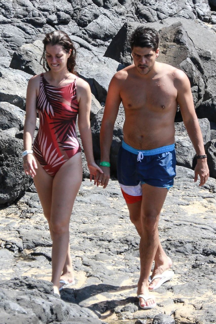 Nathalia Dill e o namorado Pedro Curvello em Fernando de Noronha (Foto: Dilson Silva/AgNews)