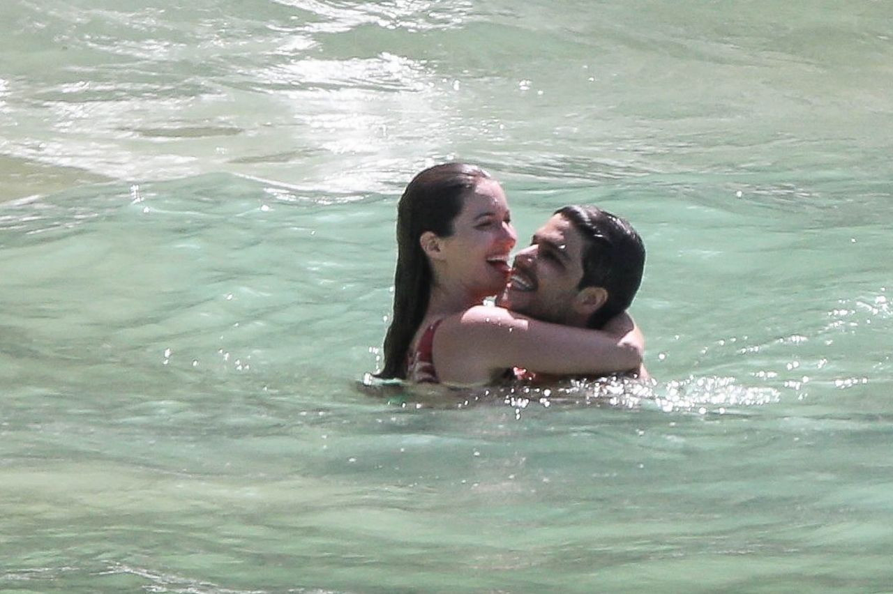 Nathalia Dill e o namorado Pedro Curvello em Fernando de Noronha (Foto: Dilson Silva/AgNews)