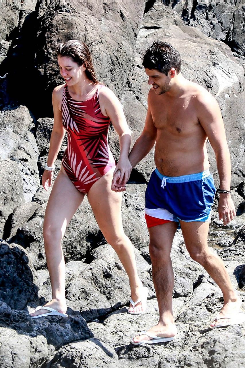 Nathalia Dill e o namorado Pedro Curvello em Fernando de Noronha (Foto: Dilson Silva/AgNews)