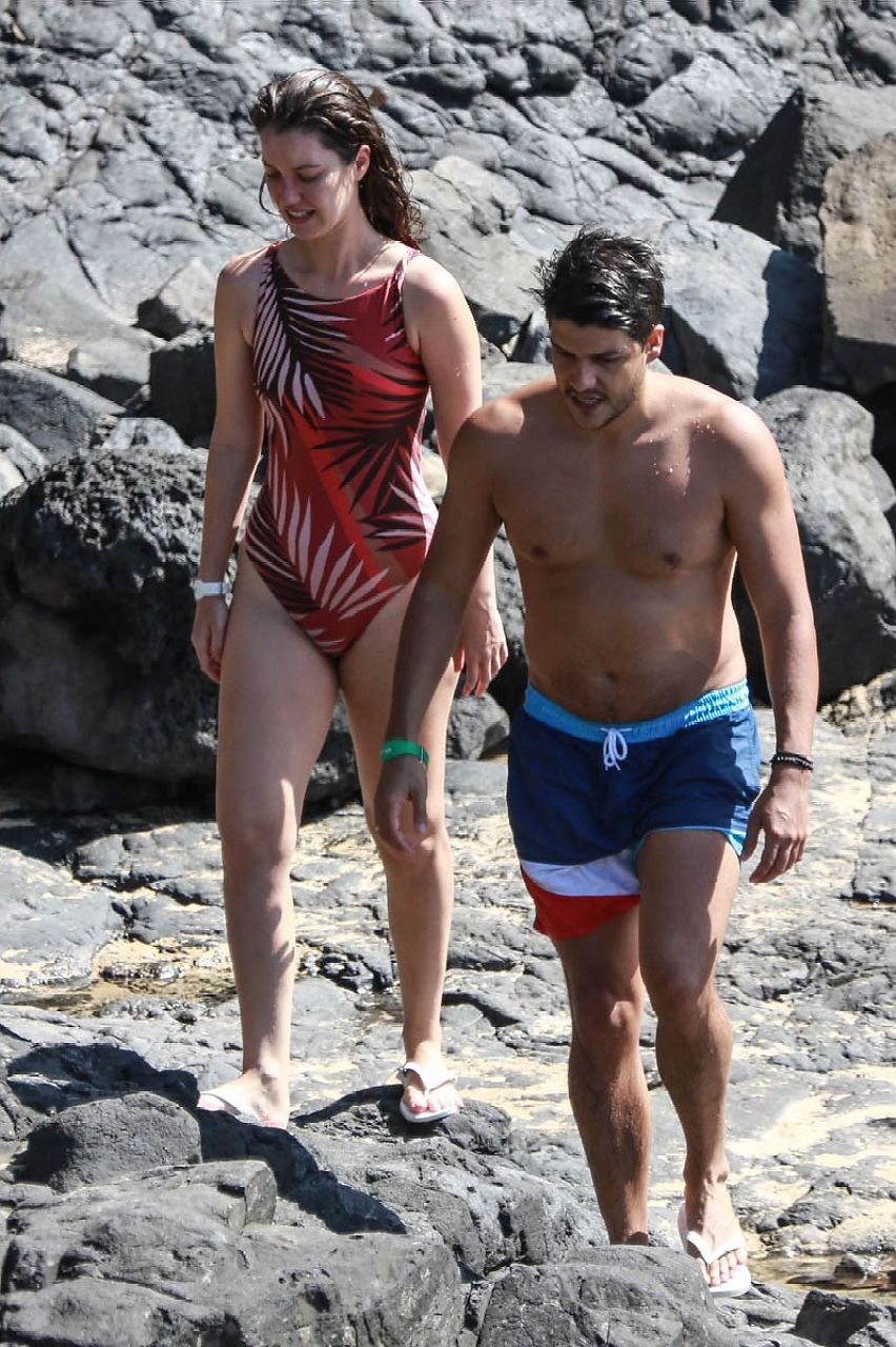 Nathalia Dill e o namorado Pedro Curvello em Fernando de Noronha (Foto: Dilson Silva/AgNews)