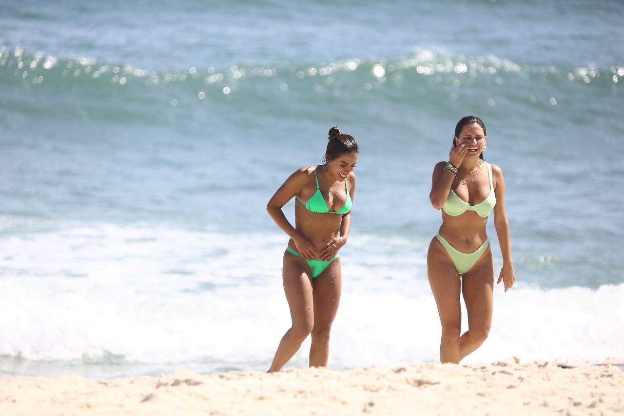 Anitta e sua cunhada Jeniffer Monteiro (Foto: Dilson Silva/AgNews)