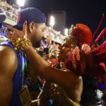 Viviane Araújo beija o namorado Guilherme Militão (Foto: Daniel Pinheiro/AgNews)