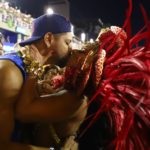 Viviane Araújo beija o namorado Guilherme Militão (Foto: Daniel Pinheiro/AgNews)