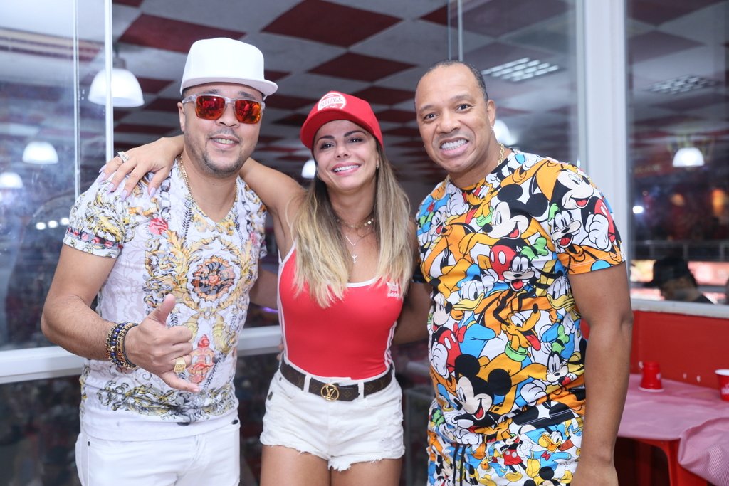 Andrezinho, Viviane Araújo e Anderson Leonardo, vocalista do grupo Molejo (Foto: Anderson Borde/ AgNews)