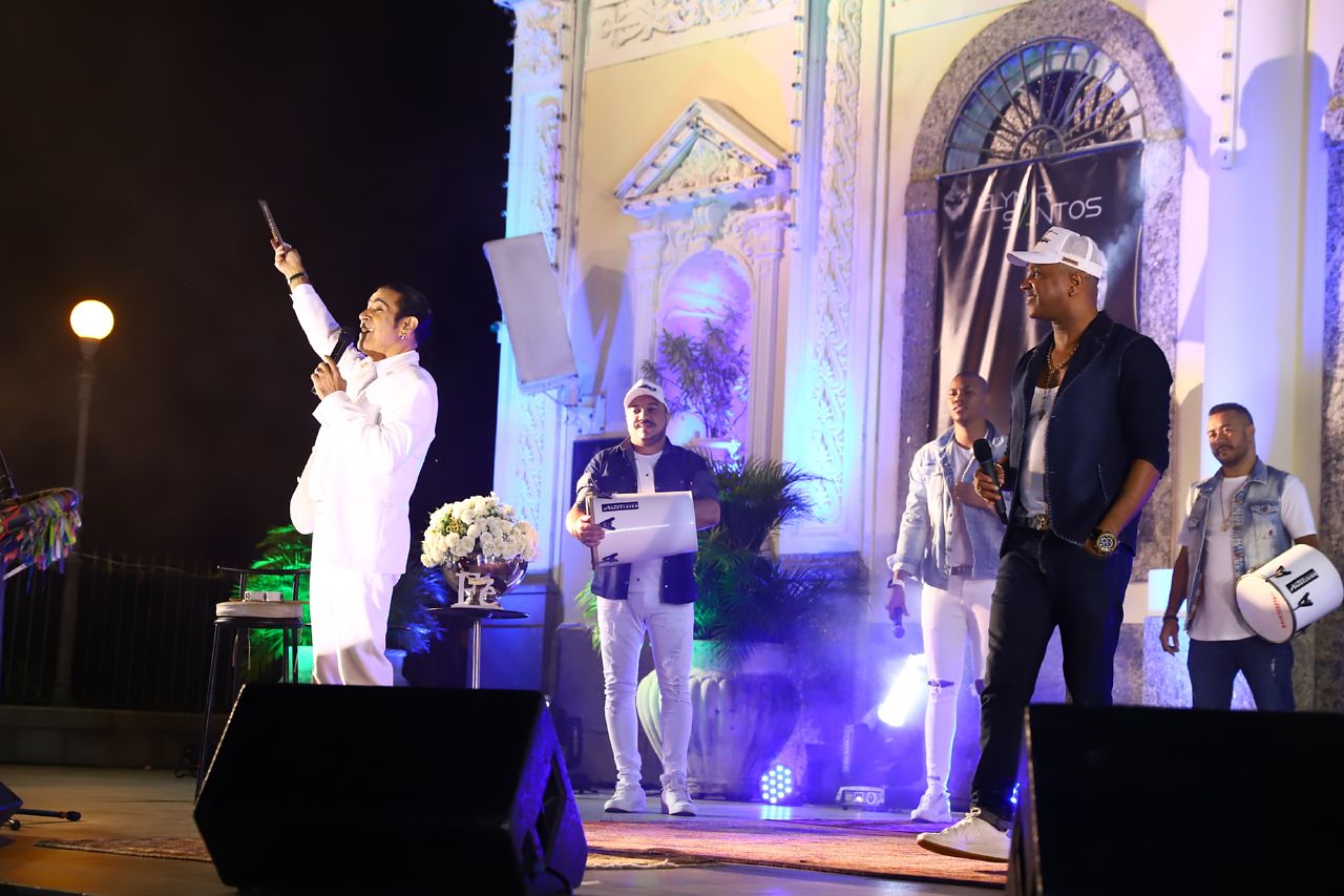 Elymar Santos e Swing e Simpatia (Foto: Daniel Pinheiro/AgNews)