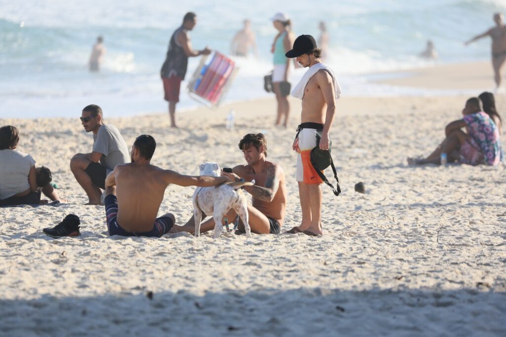 Dado Dolabella na praia (Foto: JC Pereira/AgNews)