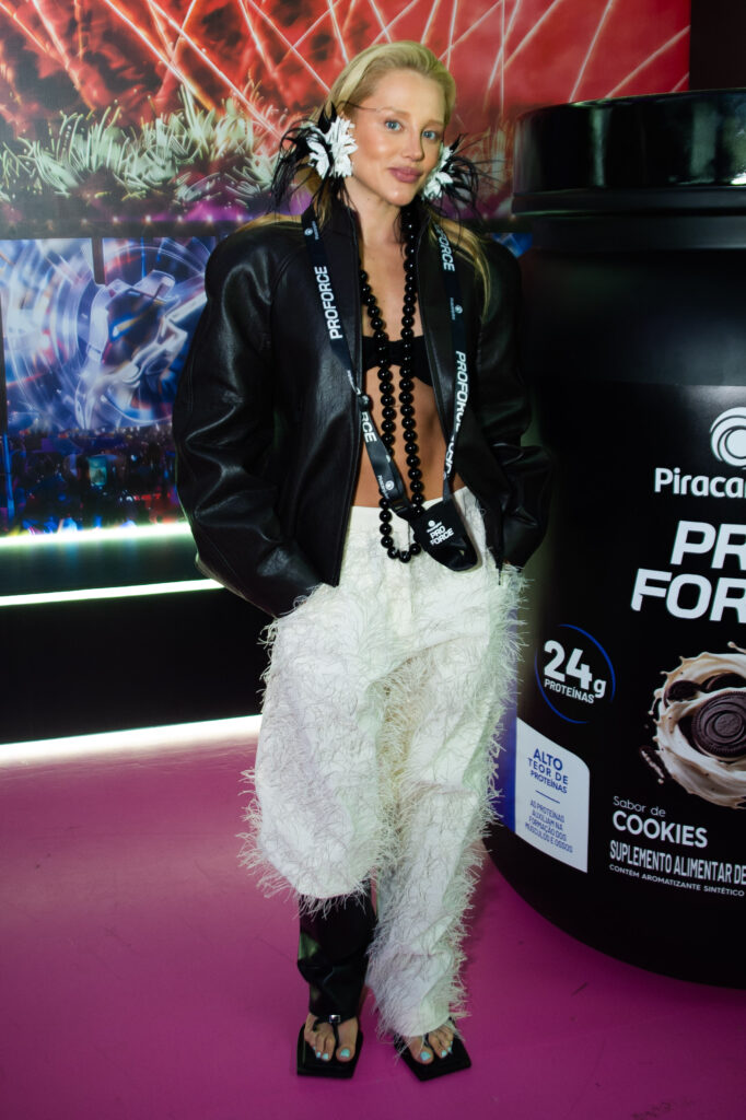 Malu Borges posa no Rock in Rio 2026