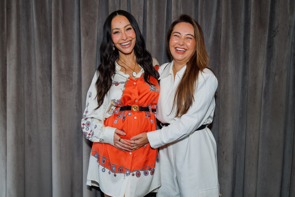 Sabrina Sato e Karina Sato juntas durante o encontro sobre TDAH