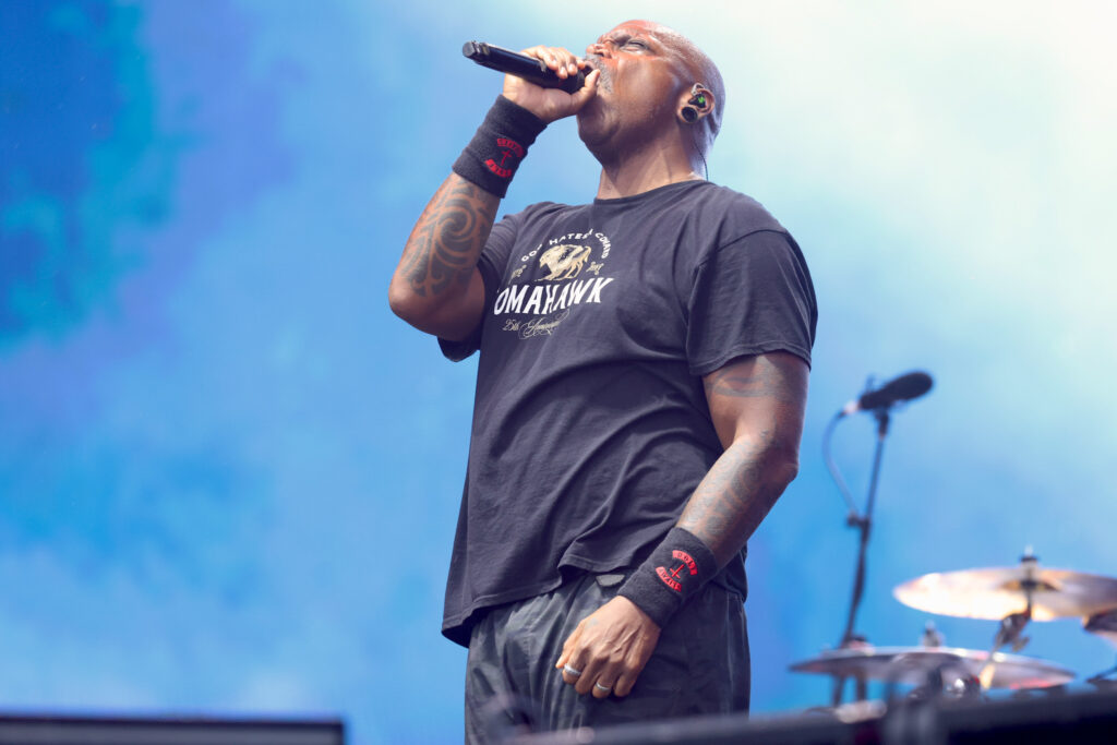 Derrick Green canta durante o show do Sepultura no Rock in Rio 2026