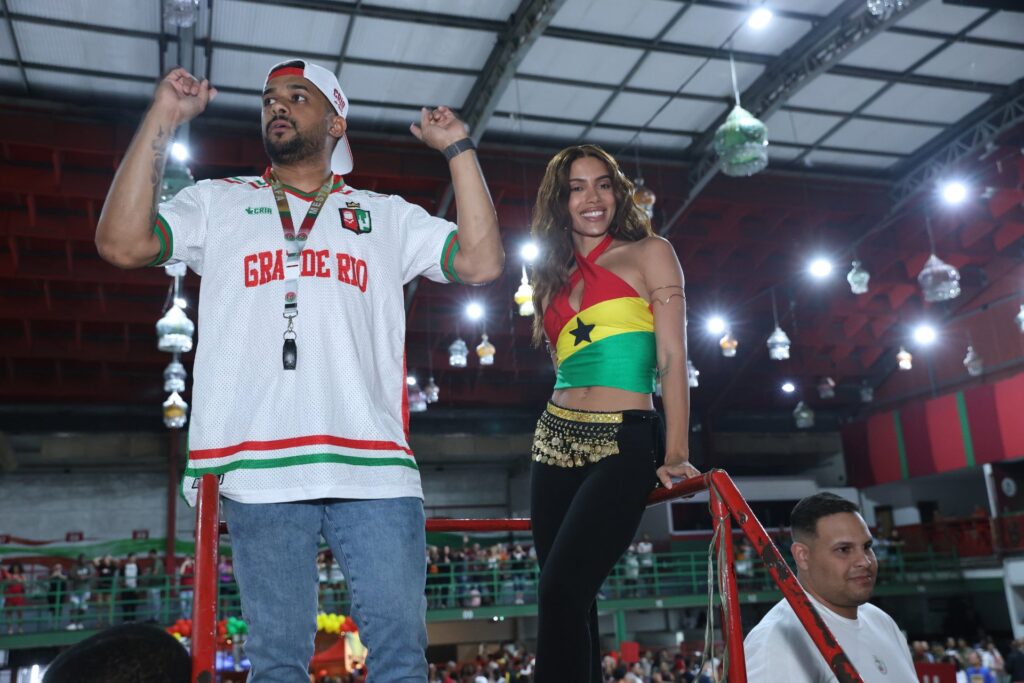 Anitta participa do ensaio da Grande Rio na preparação para o Carnaval 2027